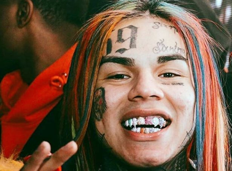 Tekashi 6ix9ine & His Crew Allegedly Stomp On Fan Who Pushes Him At Concert [VIDEO]