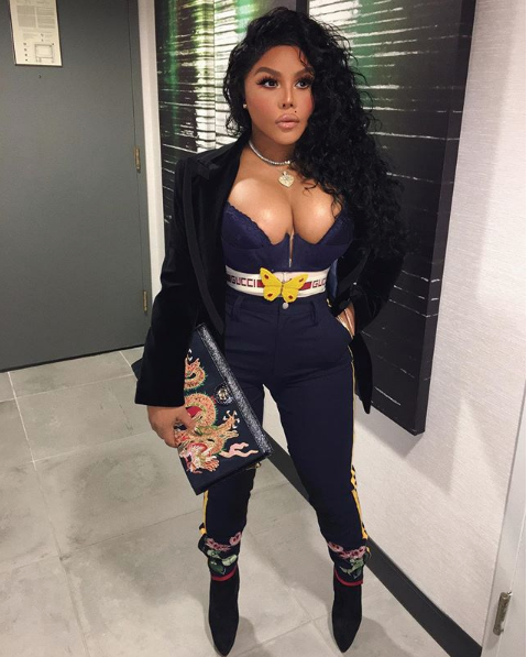 Lil Kim Showers Strippers With Cash! [VIDEO]