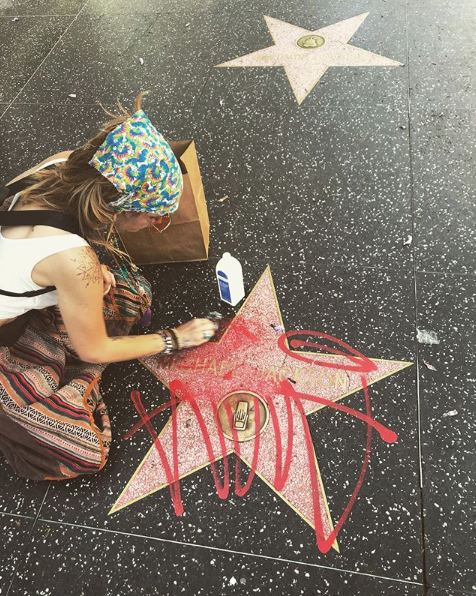 Paris Jackson Removes Graffiti From Hollywood Star – Some People Have No Respect! 