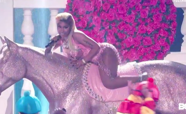 Nicki Minaj Crushes BET Awards Performance w/ “Chun-Li”, “Rich Sex” & “Big Bank”