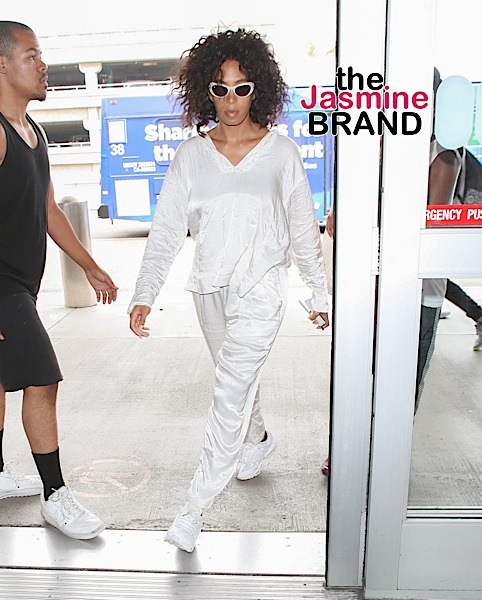 Solange Knowles Struts Through LAX in All-White [Celebrity Stalking ...