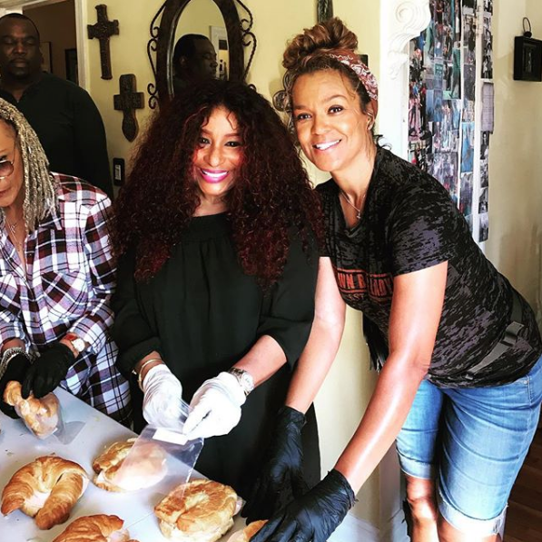 Chaka Khan Spotting Feeding Homeless On Skid Row theJasmineBRAND