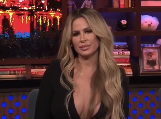 Kim Zolciak – Andy Cohen Abruptly Ends Caller Trashing Reality Star’s Appearance [VIDEO]