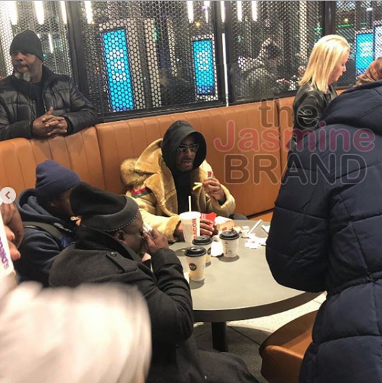 R.Kelly Leaves Jail, Spotted At McDonald’s [VIDEO]