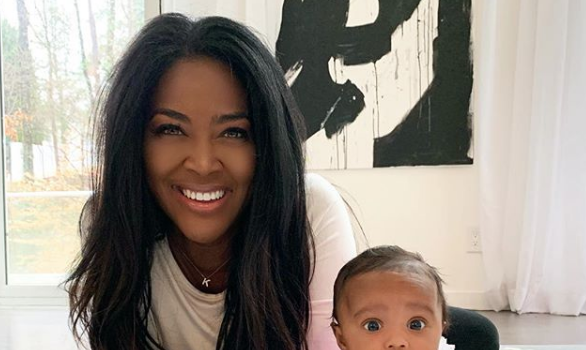 Kenya Moore Kicked Out Of Restaurant For Changing Daughter’s Diaper!