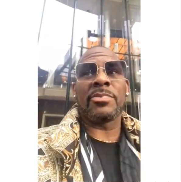 R.Kelly Asks Media To Take It Easy On Him – I’m Hosting A Party, This Is How I Gotta Get Paid Right Now [VIDEO]