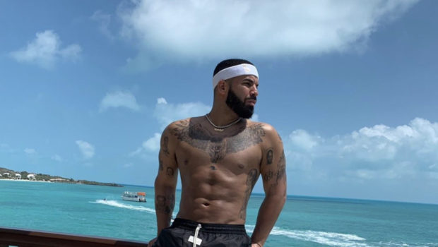 Drake Goes Shirtless, Showing Off His Summer Body [Photo]