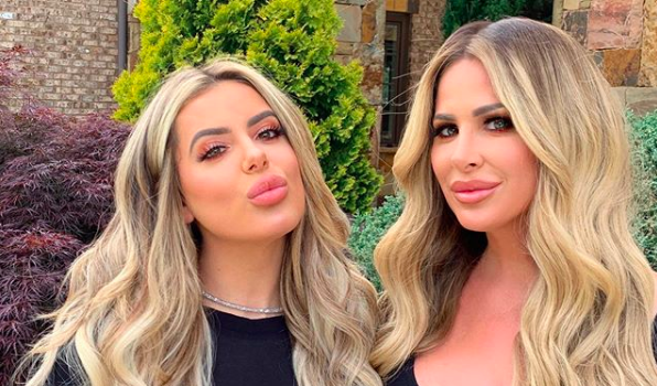 Kim Zolciak & Daughter Brielle Biermann Kicked Off Flight, Criticized For Claiming To Have Service Dog