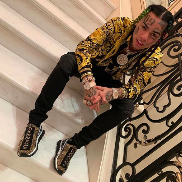 Tekashi 6ix9ine Thinks People Will Forget About Him Being A ‘Snitch’, Says Rappers Who Criticize Him Are Jealous