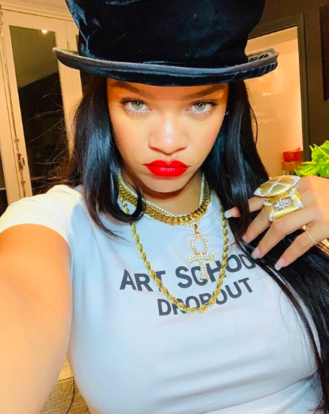 Rihanna Tells Fans: Stop Asking Me About My Album, I’m Trying To Save The World Unlike Trump! 