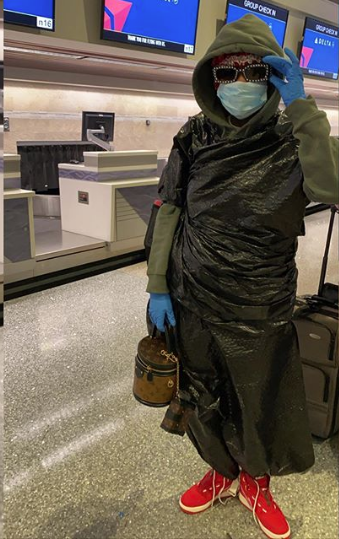 Summer Walker Wears Mask & Garbage Bag To Avoid Coronavirus At Airport [Photo]