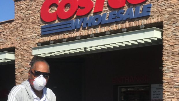 O.J. Simpson Wears Mask In Response To Coronavirus [Photos]