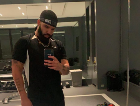 Drake Shows Off His Fit Physique [PHOTOS]