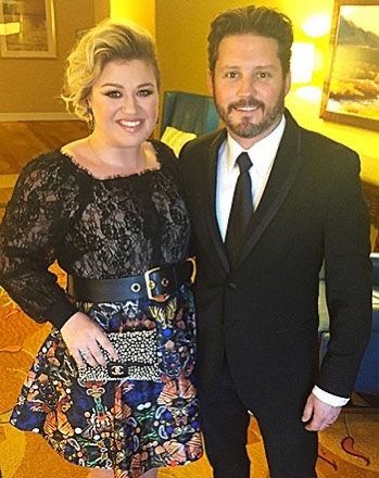 Kelly Clarkson Ordered To Pay Estranged Husband Almost $200,000 A Month In Spousal & Child Support