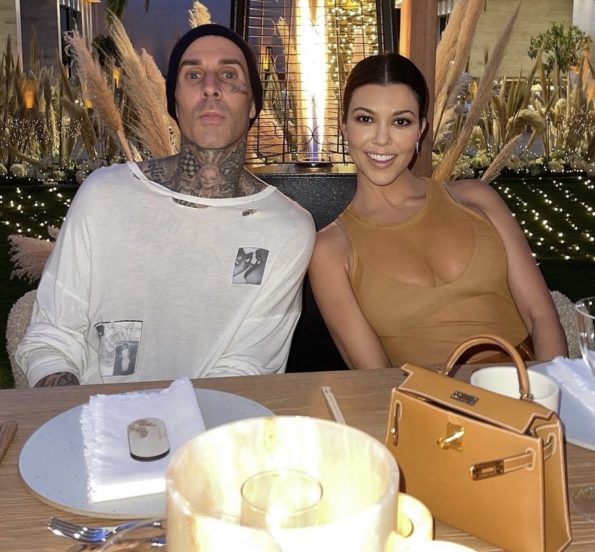 Scott Disick, Kourtney Kardashian'ın Travis Barker'la Düğünü Arasında Kardashianlar Tarafından 'Aforoz Edildi', Kaynaklar Söyledi