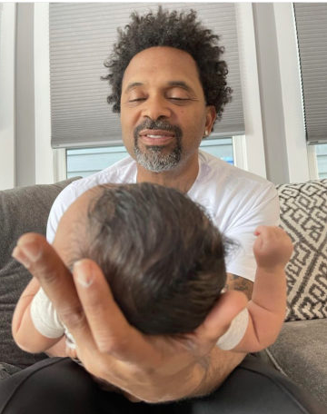 Comedian Mike Epps Shares New Photo Of His 6th Child!