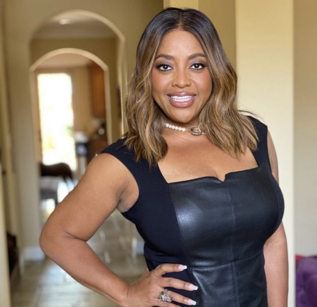 Sherri Shepherd Reveals She Quietly Had A Breast Reduction After Struggling w/ Back Pain + Explains Why Her Talk Series Has Returned Amid The Writers’ Strike