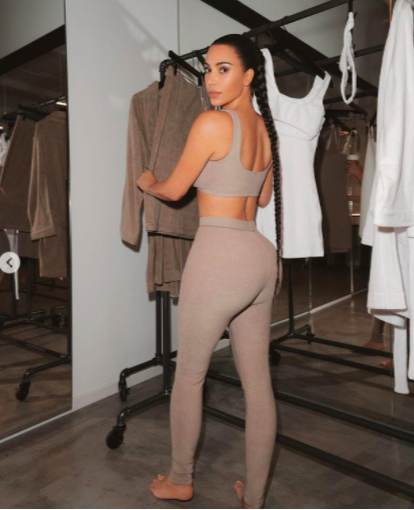 Kim Kardashian Özel Sürüm Beats Fit Pro Neutrals İçin Beats By Dre ile İşbirliği Yapıyor