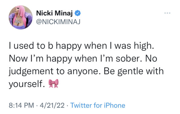 Nicki Minaj 'Ayık' ve 'Hayatı Seviyor' Olduğunu Paylaştı