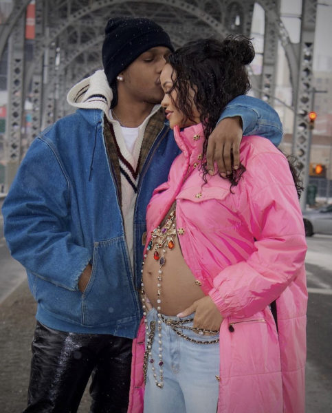 Rihanna Super Bowl'u Yapma Kararından, A$AP Rocky ile İlişkisinden ve Yeni Anne Olmaktan Bahsediyor: Bebek Oyuna Giriyor ve Sonra Her Şey Değişiyor