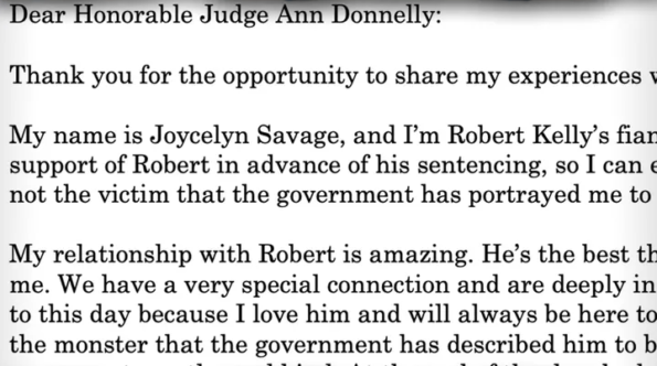 R. Kelly'nin Avukatı, Şarkıcının İddia Edilen Nişanlısı Joycelyn Savage'ın Hamile Olduğu ve Her Şeyi Anlatan Bir Anı Yayınladığı İddialarını Reddetti, "İnsanlar Sadece Delidir" Diyor