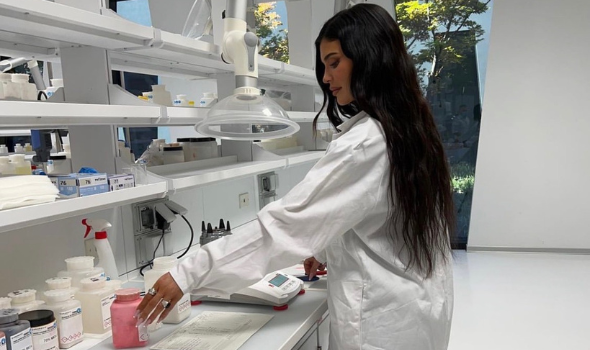 Kylie Jenner Scrutinized For Being “Unsanitary” While Seemingly Creating New Make-Up In Laboratory