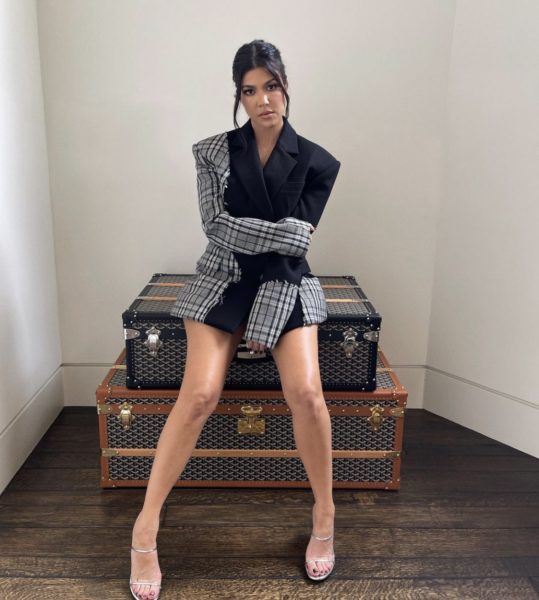 Kourtney Kardashian, Fast Fashion Company ile İşbirliği Üzerinden Aldığı Tepkiyi Açıkladı Boohoo: Bu Koleksiyonu Yapmak İçin İleri Geri Gittim