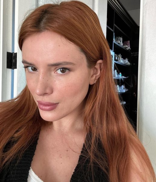 Fashion News, Bella Thorne Flaunts Her Boobs in a Daring Cut-Out Halter  Neck Top Leaving Fans With Dropped Jaws