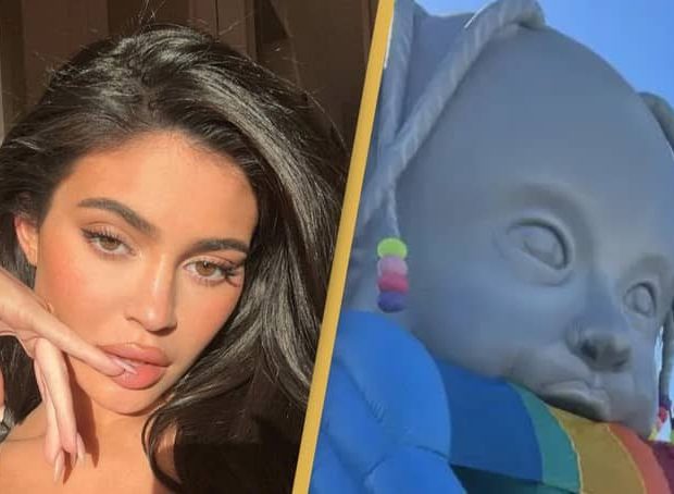 Kylie Jenner Criticized For ‘Mocking’ Deadly Astroworld Tragedy w/ Birthday Party Decorations For Stormi & Aire