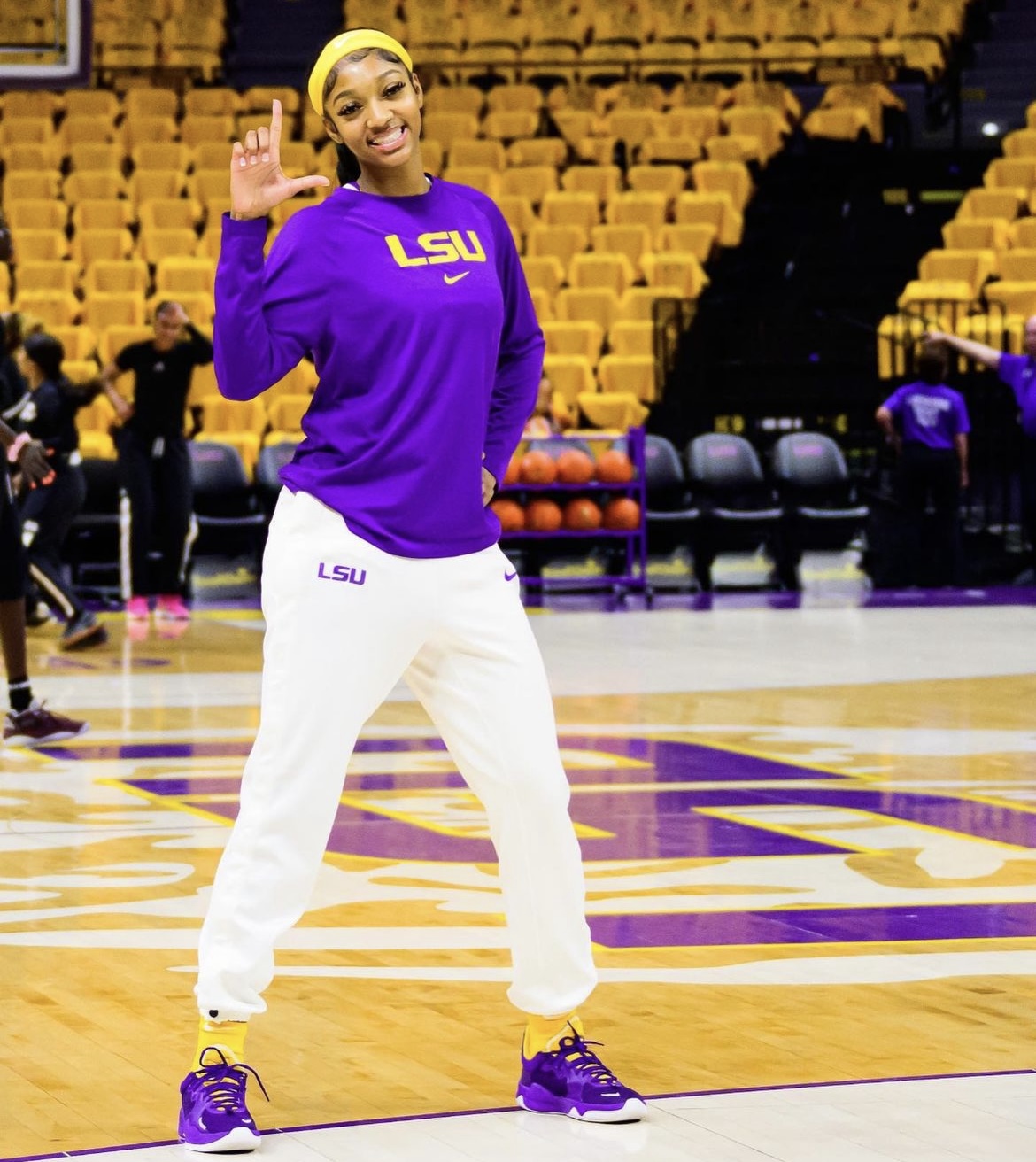 Shaquille Oneal Signs Lsu Star Angel Reese To Historic Nil Deal W Reebok Thejasminebrand