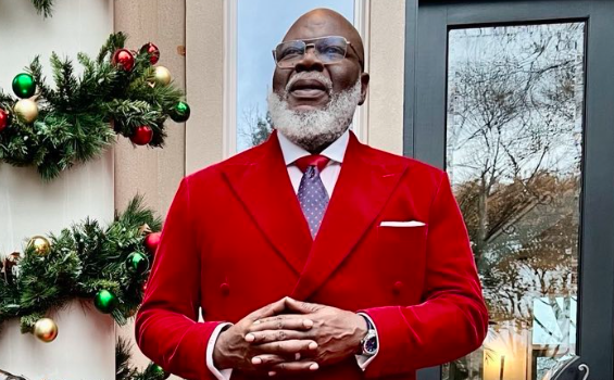 Bishop T.D. Jakes Returns To The Pulpit Following Health Scare