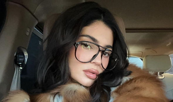 Kylie Jenner Is Not Pregnant w/ Her Third Child, Insiders Say After Podcaster Claims She Filmed Pregnancy Reveal For ‘The Kardashians’