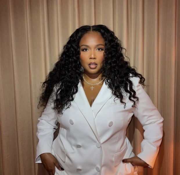 Lizzo’s Ex-Assistant Demands Court Trial, Alleging $exual Jokes, Explicit Candy & Racial Harassment During Tour