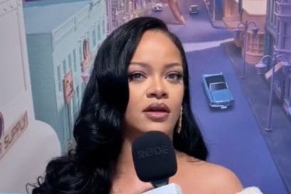 Rihanna Introduces New Fenty Hair Oil “The Flashy One”