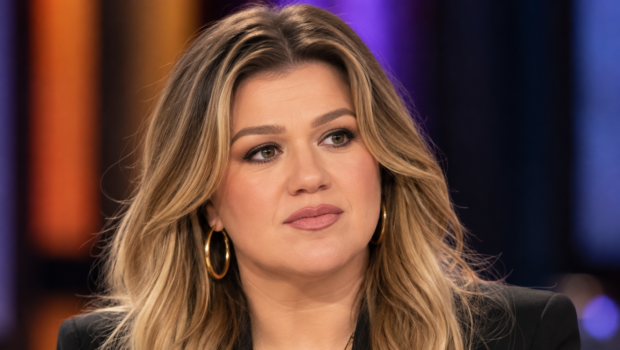 Kelly Clarkson’s Viral Complaint Sparks Response From Brooklyn Toy Store, Which Claims It Was Attacked By Millions